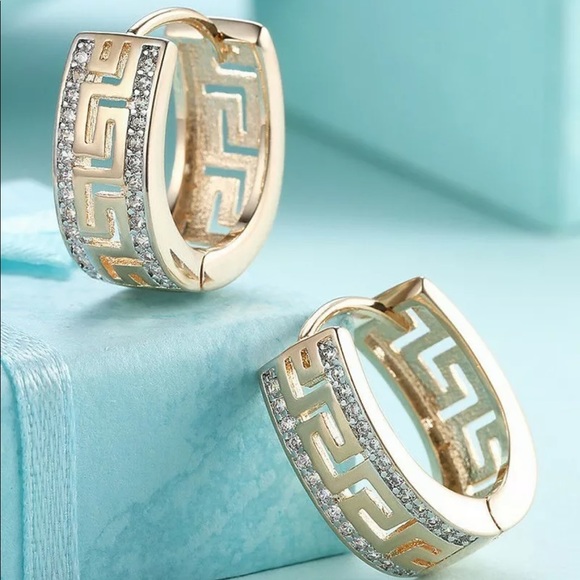 New 18K Gold Plated Greek Huggie Hoop Earring - Picture 2 of 4